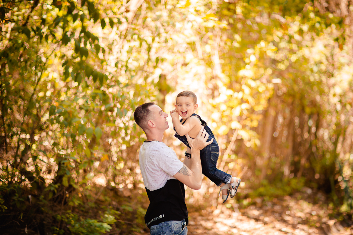 Esse é o lindo Miguel.
Acompanhamos esse pequeno desde os seus quatro meses, e agora fomos ao parque para fazer o Ensaio de 1 ano, Pensa em um bebê apaixonante distribuindo sorrisos, charme e até fazendo pose impossível não se encantar com esse mocinho
