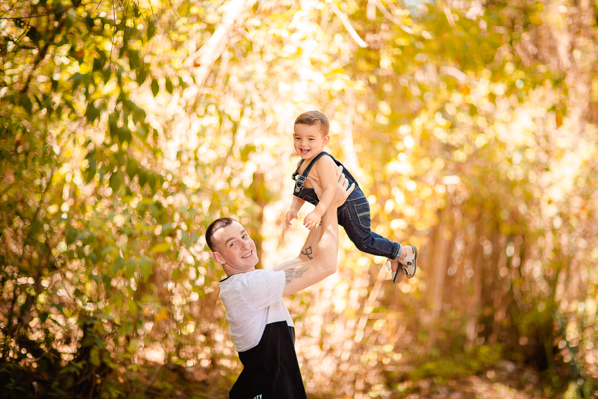 Esse é o lindo Miguel.
Acompanhamos esse pequeno desde os seus quatro meses, e agora fomos ao parque para fazer o Ensaio de 1 ano, Pensa em um bebê apaixonante distribuindo sorrisos, charme e até fazendo pose impossível não se encantar com esse mocinho