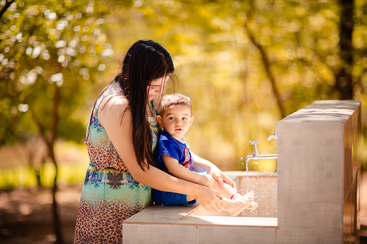 Esse é o lindo Miguel.
Acompanhamos esse pequeno desde os seus quatro meses, e agora fomos ao parque para fazer o Ensaio de 1 ano, Pensa em um bebê apaixonante distribuindo sorrisos, charme e até fazendo pose impossível não se encantar com esse mocinho
