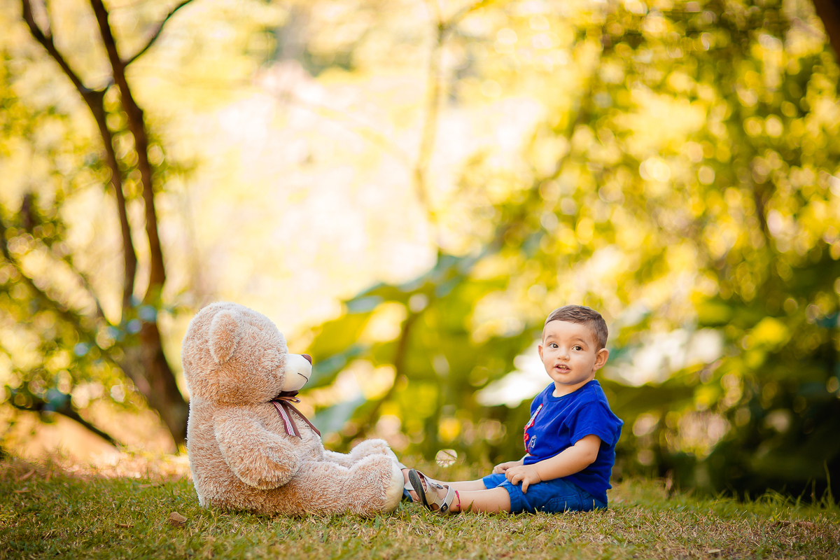 Esse é o lindo Miguel.
Acompanhamos esse pequeno desde os seus quatro meses, e agora fomos ao parque para fazer o Ensaio de 1 ano, Pensa em um bebê apaixonante distribuindo sorrisos, charme e até fazendo pose impossível não se encantar com esse mocinho