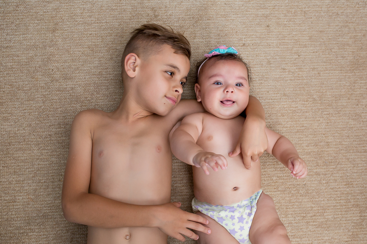 A Manu já está uma mocinha!! Agora com seus 6 meses já esta parando sentadinha e adora fazer gracinhas, suas risadas e alegria contagiante!!

É sem dúvida um registro emocionante e que irá durar a vida toda! 

