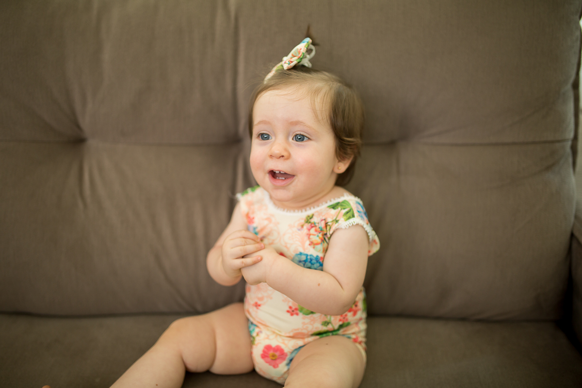 Rafaela completou 10 meses de pura fofura... ah esses olhos como são cativantes!!

 Sou apaixonada por ela! Nossas sessões estão sendo realizadas na casa do cliente, e estamos amando o resultado!! as fotos estão cada vez mais encantadoras <3 