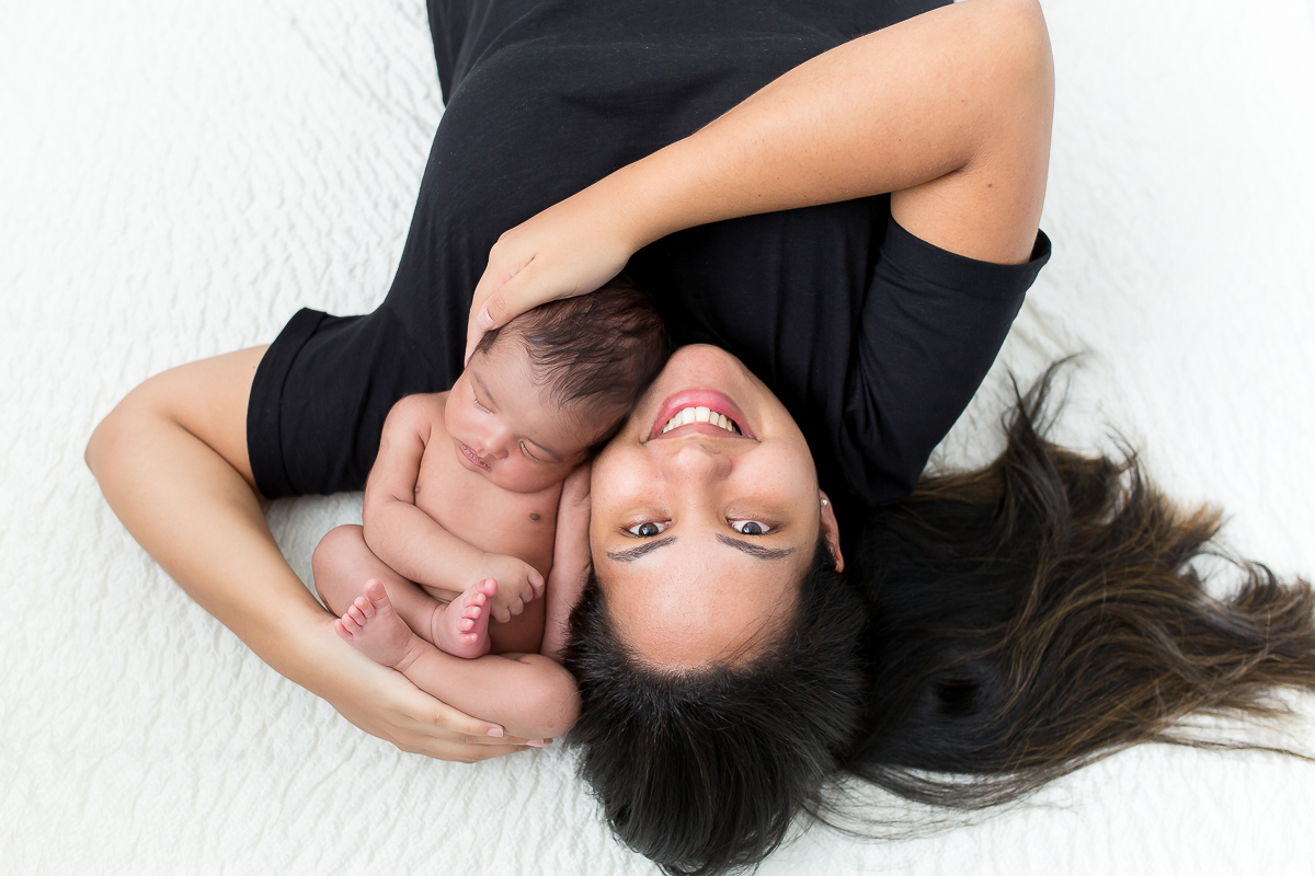 Como é bom ver uma família crescer, registrar, eternizar, contar uma parte de uma história linda através de fotos.Foi assim com  o ensaio de newborn do Nicolas, o segundo filho, um docinho de bebê que chegou para completar a familia