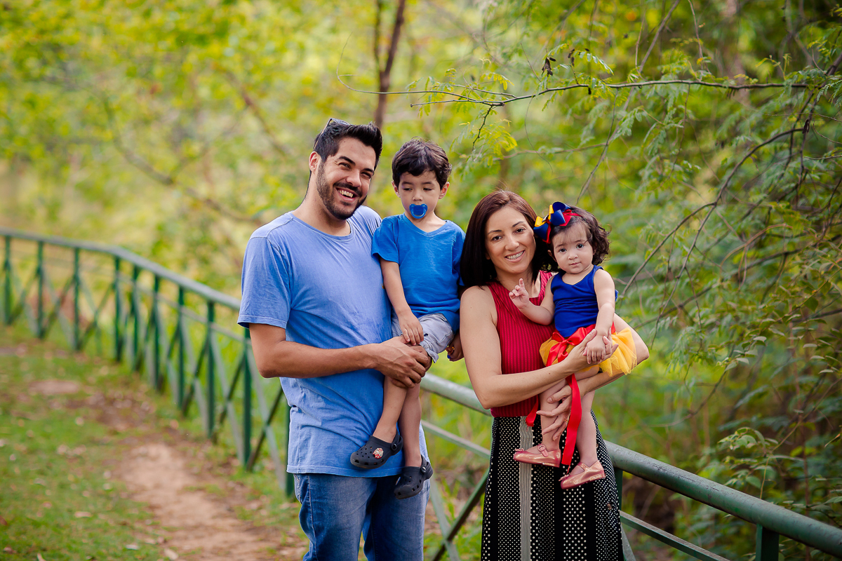 Chloe completou seu Primeiro aninho!! e para comemorar teve uma linda sessão no parque com o tema da sua festa, ela ficou um encanto de branca de neve <3 