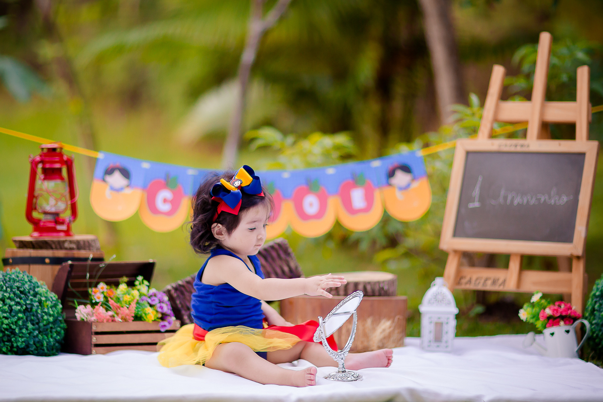 Chloe completou seu Primeiro aninho!! e para comemorar teve uma linda sessão no parque com o tema da sua festa, ela ficou um encanto de branca de neve <3 