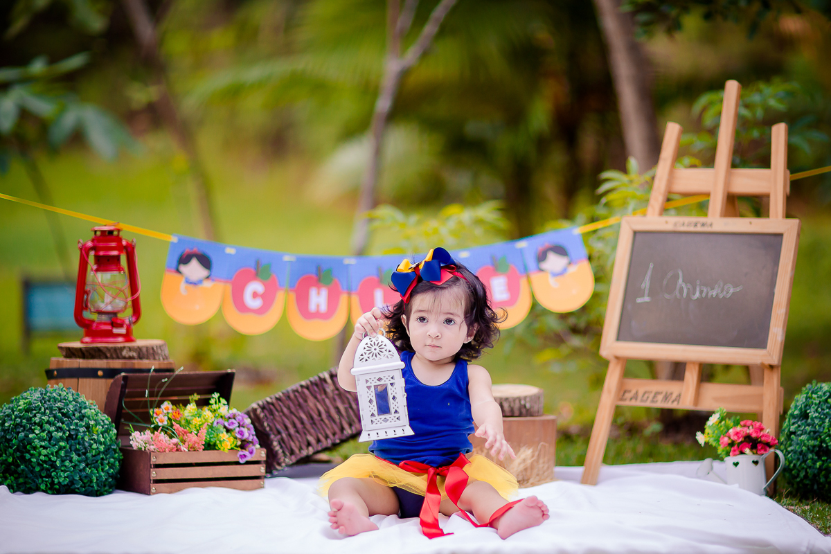 Chloe completou seu Primeiro aninho!! e para comemorar teve uma linda sessão no parque com o tema da sua festa, ela ficou um encanto de branca de neve <3 