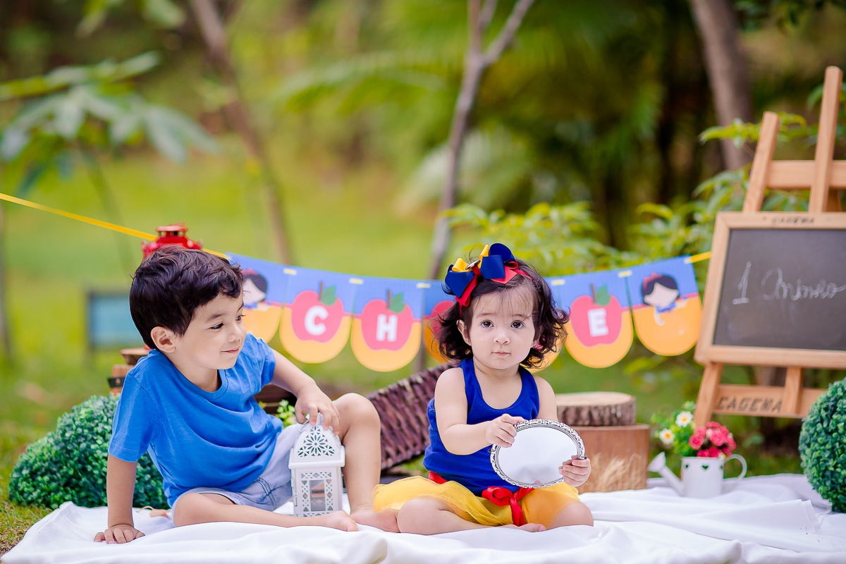 Chloe completou seu Primeiro aninho!! e para comemorar teve uma linda sessão no parque com o tema da sua festa, ela ficou um encanto de branca de neve <3 