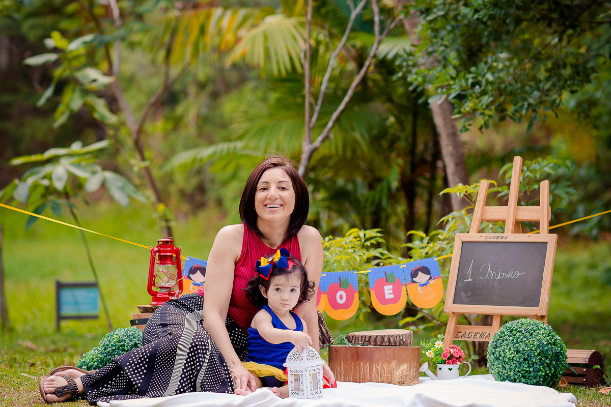 Chloe completou seu Primeiro aninho!! e para comemorar teve uma linda sessão no parque com o tema da sua festa, ela ficou um encanto de branca de neve <3 