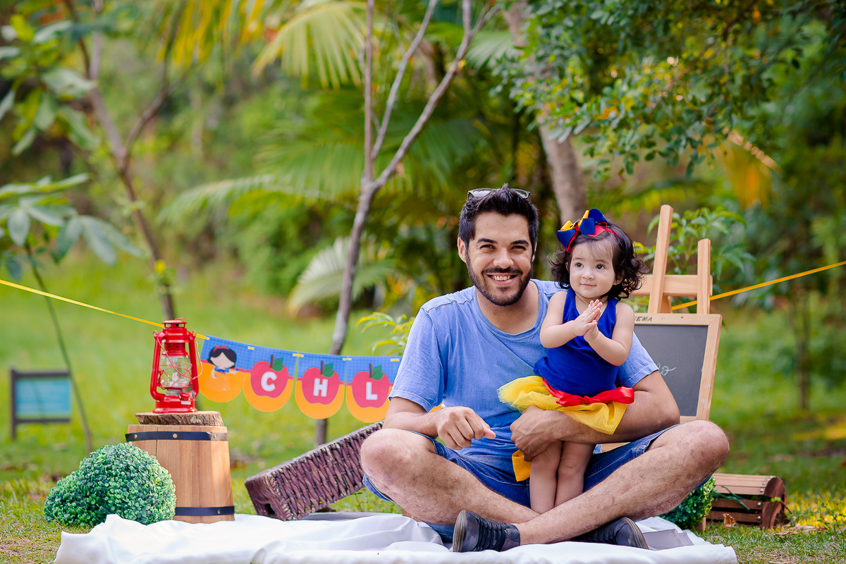 Chloe completou seu Primeiro aninho!! e para comemorar teve uma linda sessão no parque com o tema da sua festa, ela ficou um encanto de branca de neve <3 