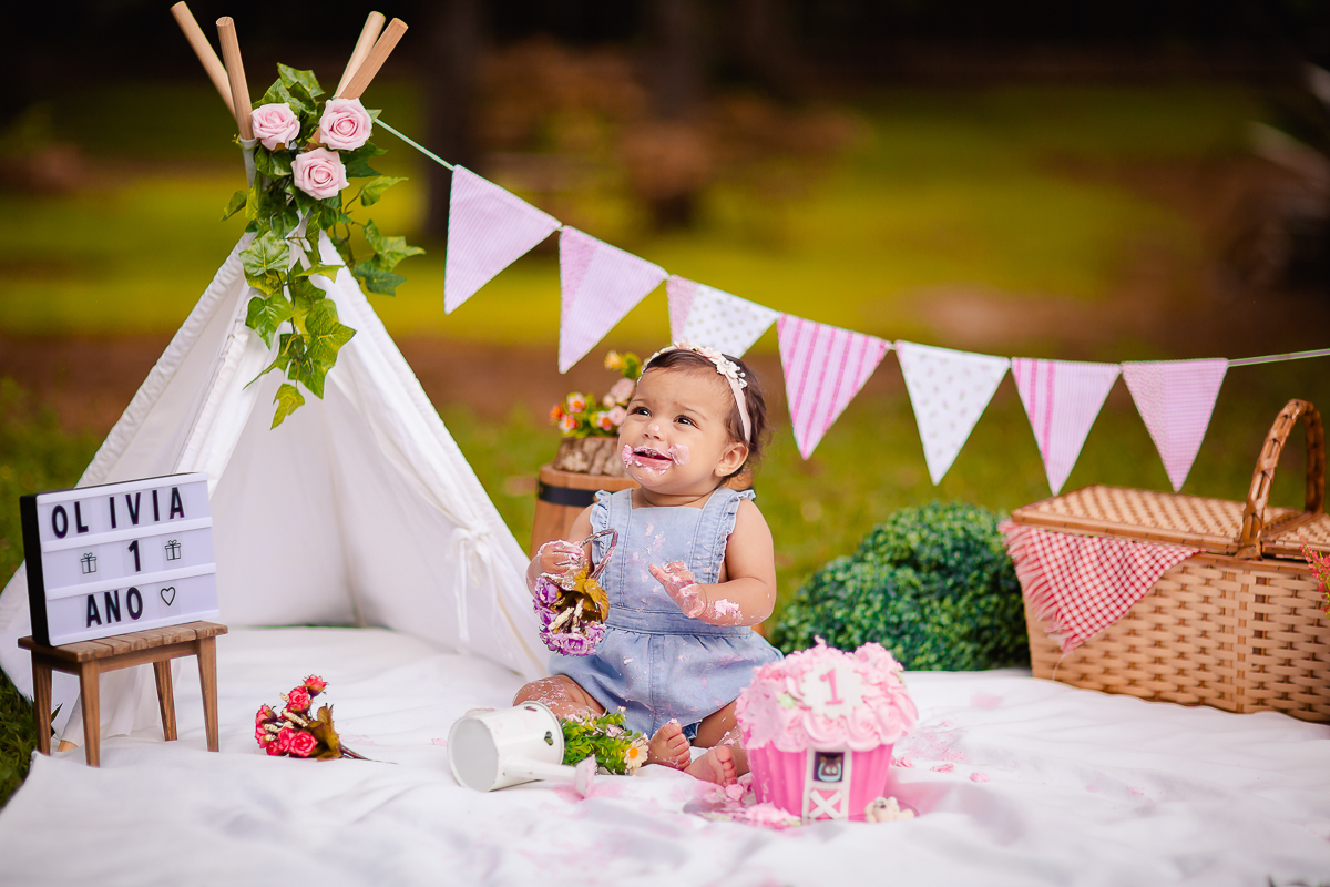 Olivia completou seu primeiro aninho, e teve uma linda sessão de smash the cake!! 

Não temos palavras para falar da Olivia, nem para descrever essa família!

Quanto amor ... Que energia incrível!