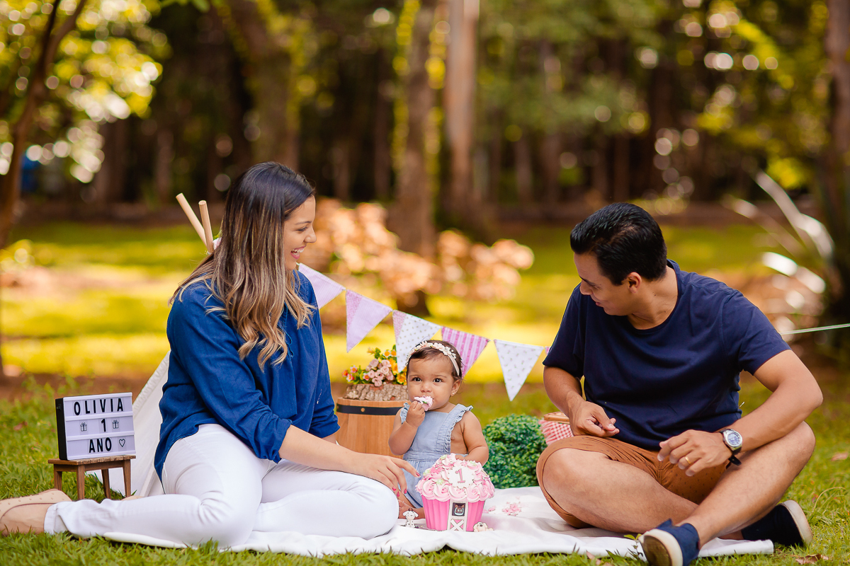 Olivia completou seu primeiro aninho, e teve uma linda sessão de smash the cake!! 

Não temos palavras para falar da Olivia, nem para descrever essa família!

Quanto amor ... Que energia incrível!