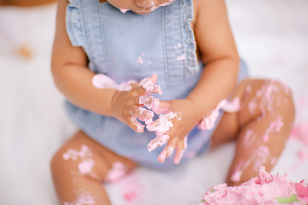 Olivia completou seu primeiro aninho, e teve uma linda sessão de smash the cake!! 

Não temos palavras para falar da Olivia, nem para descrever essa família!

Quanto amor ... Que energia incrível!