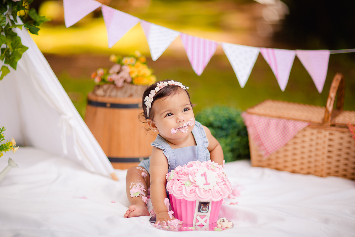 Olivia completou seu primeiro aninho, e teve uma linda sessão de smash the cake!! 

Não temos palavras para falar da Olivia, nem para descrever essa família!

Quanto amor ... Que energia incrível!