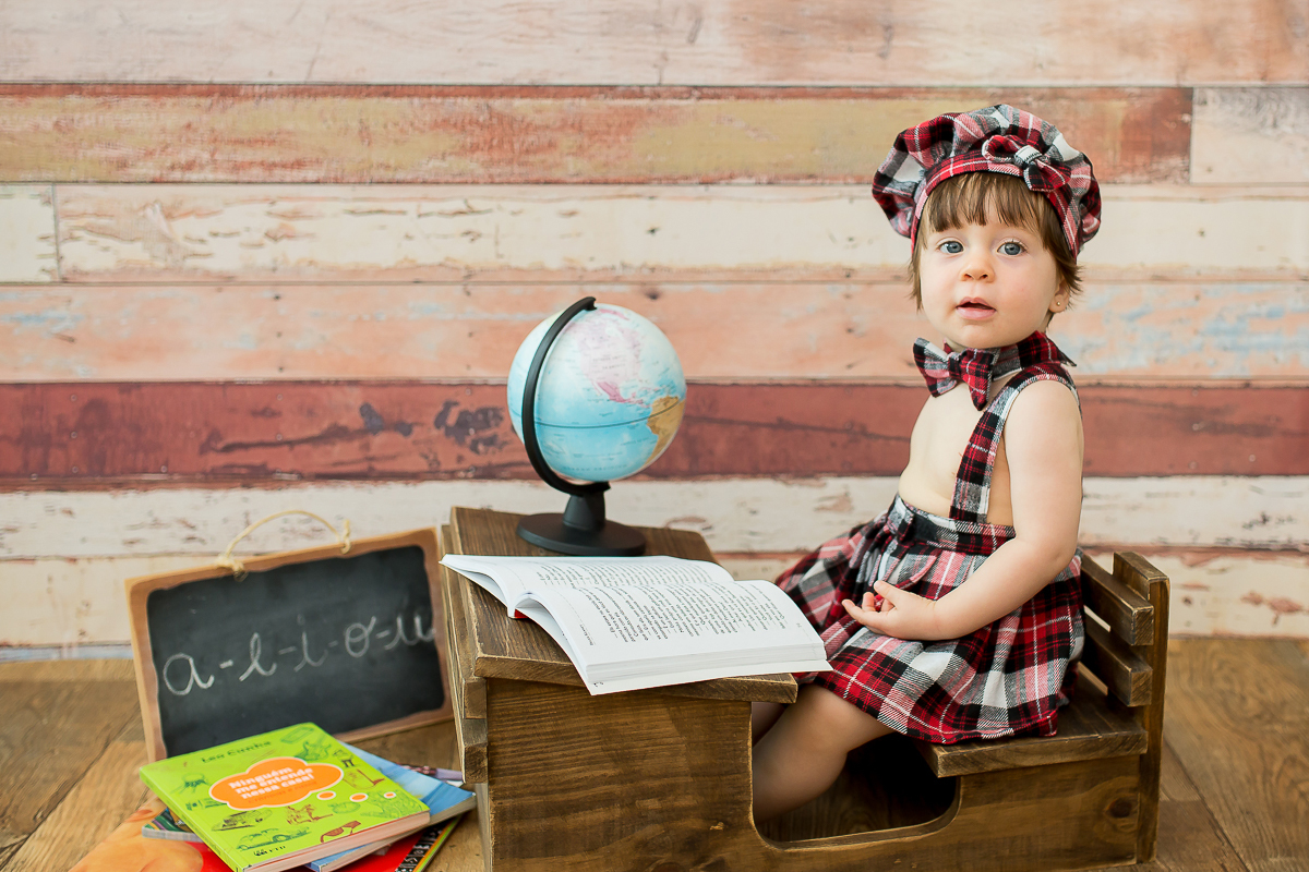 E a Rafaela completou 1 aninho e amamos registrar todas as fazes desse ano, foram varias sessões lindas que registramos com todo carinho dessa fase unica da pequena...