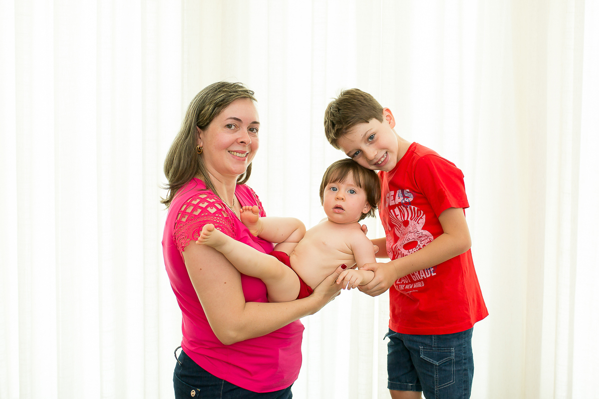 E a Rafaela completou 1 aninho e amamos registrar todas as fazes desse ano, foram varias sessões lindas que registramos com todo carinho dessa fase unica da pequena...