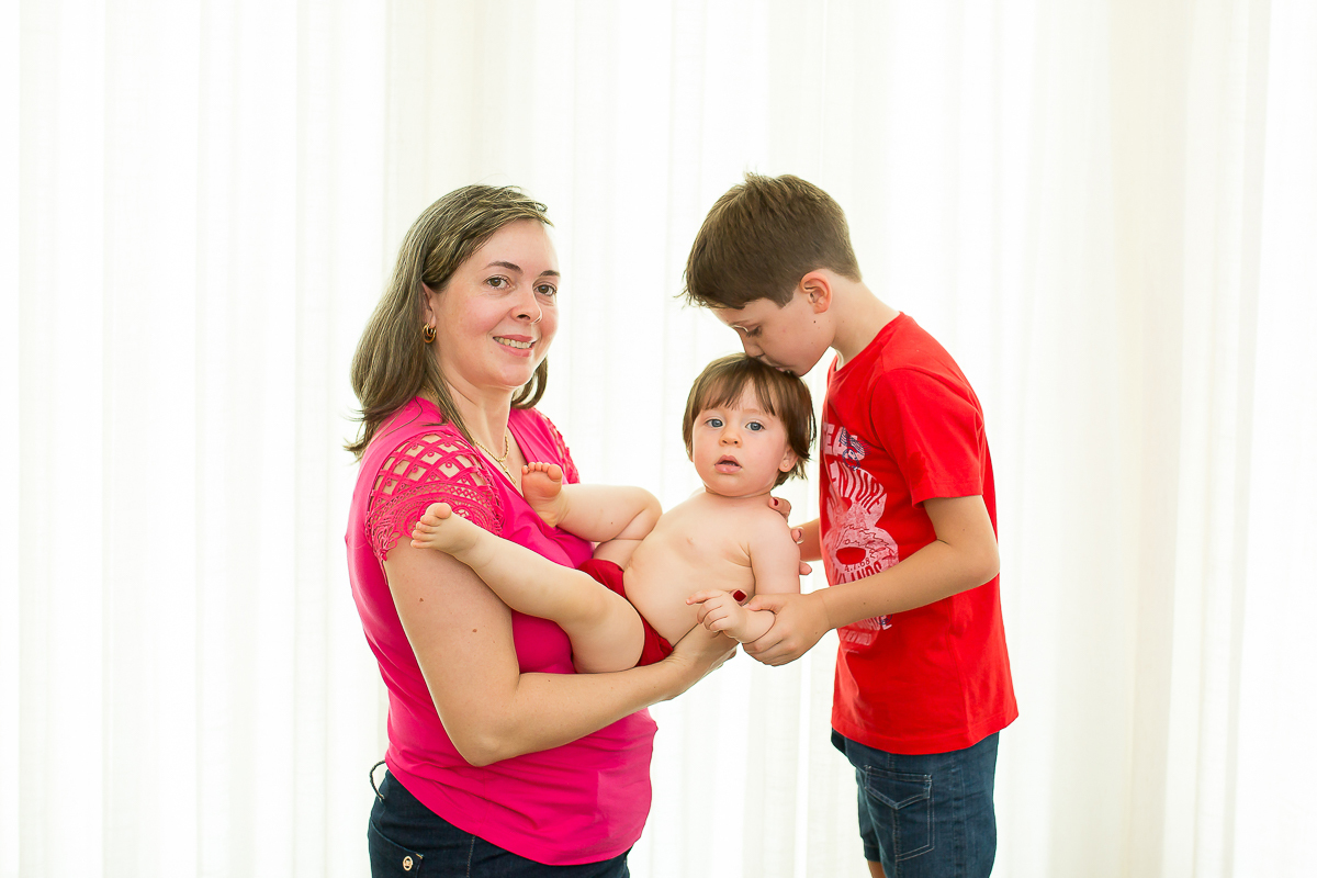 E a Rafaela completou 1 aninho e amamos registrar todas as fazes desse ano, foram varias sessões lindas que registramos com todo carinho dessa fase unica da pequena...