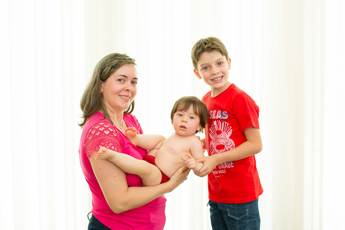 E a Rafaela completou 1 aninho e amamos registrar todas as fazes desse ano, foram varias sessões lindas que registramos com todo carinho dessa fase unica da pequena...