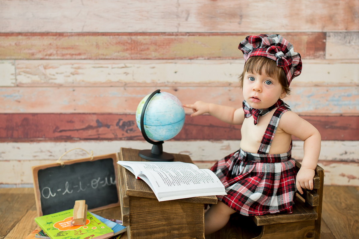 E a Rafaela completou 1 aninho e amamos registrar todas as fazes desse ano, foram varias sessões lindas que registramos com todo carinho dessa fase unica da pequena...