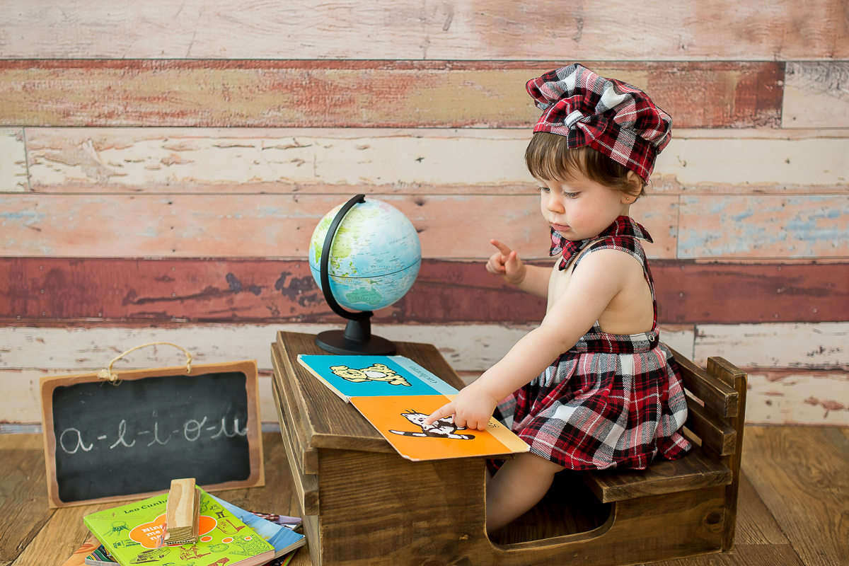 E a Rafaela completou 1 aninho e amamos registrar todas as fazes desse ano, foram varias sessões lindas que registramos com todo carinho dessa fase unica da pequena...