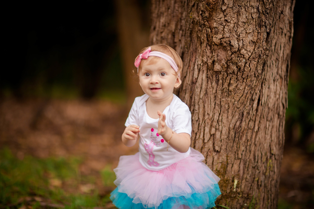 O ensaio Smash the Cake da Isabela foi delicioso e encantador. 

Uma linda recordação desse dia especial! A Isa se divertiu e se lambuzou todinha com o bolo e o melhor, teve a hora do banho depois! Água quentinha na bacia! 

Tem brincadeira mais gostosa?!