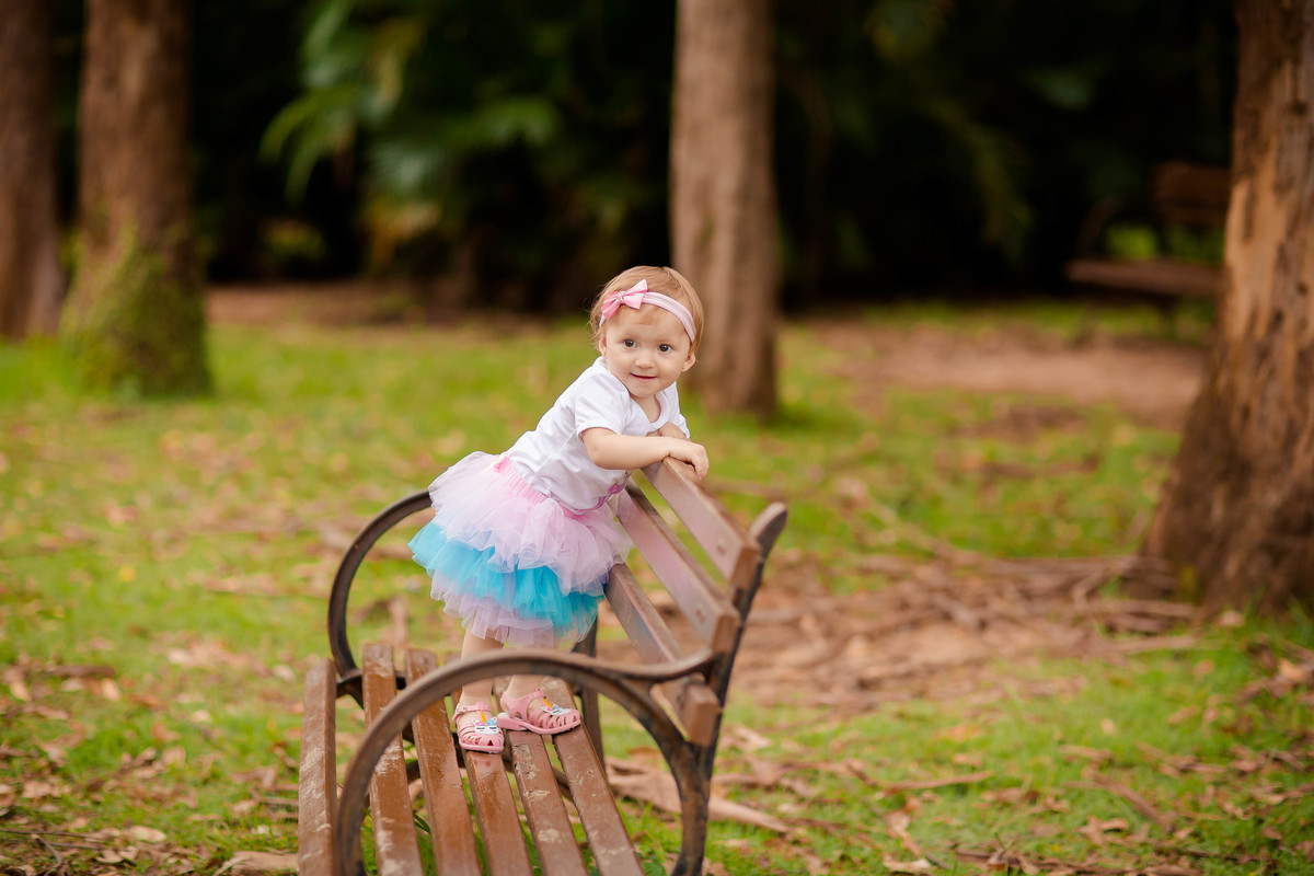 O ensaio Smash the Cake da Isabela foi delicioso e encantador. 

Uma linda recordação desse dia especial! A Isa se divertiu e se lambuzou todinha com o bolo e o melhor, teve a hora do banho depois! Água quentinha na bacia! 

Tem brincadeira mais gostosa?!