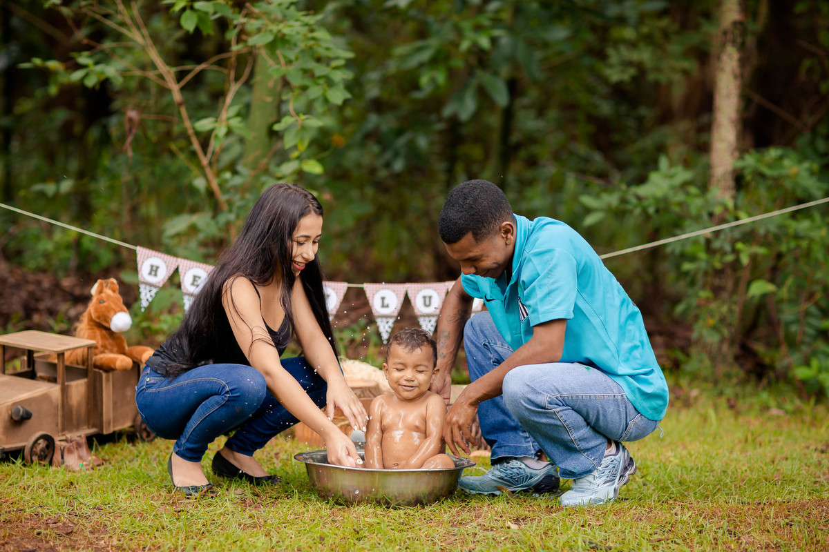 Pra comemorar o primeiro aninho do Henry fizemos seu ensaio Smash the cake com o tema de fazendinha. Henry é um fofo e se divertiu muito na sua sessão de fotos!! 