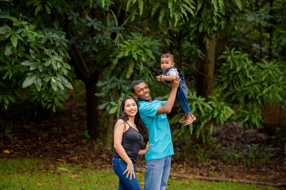 Pra comemorar o primeiro aninho do Henry fizemos seu ensaio Smash the cake com o tema de fazendinha. Henry é um fofo e se divertiu muito na sua sessão de fotos!! 