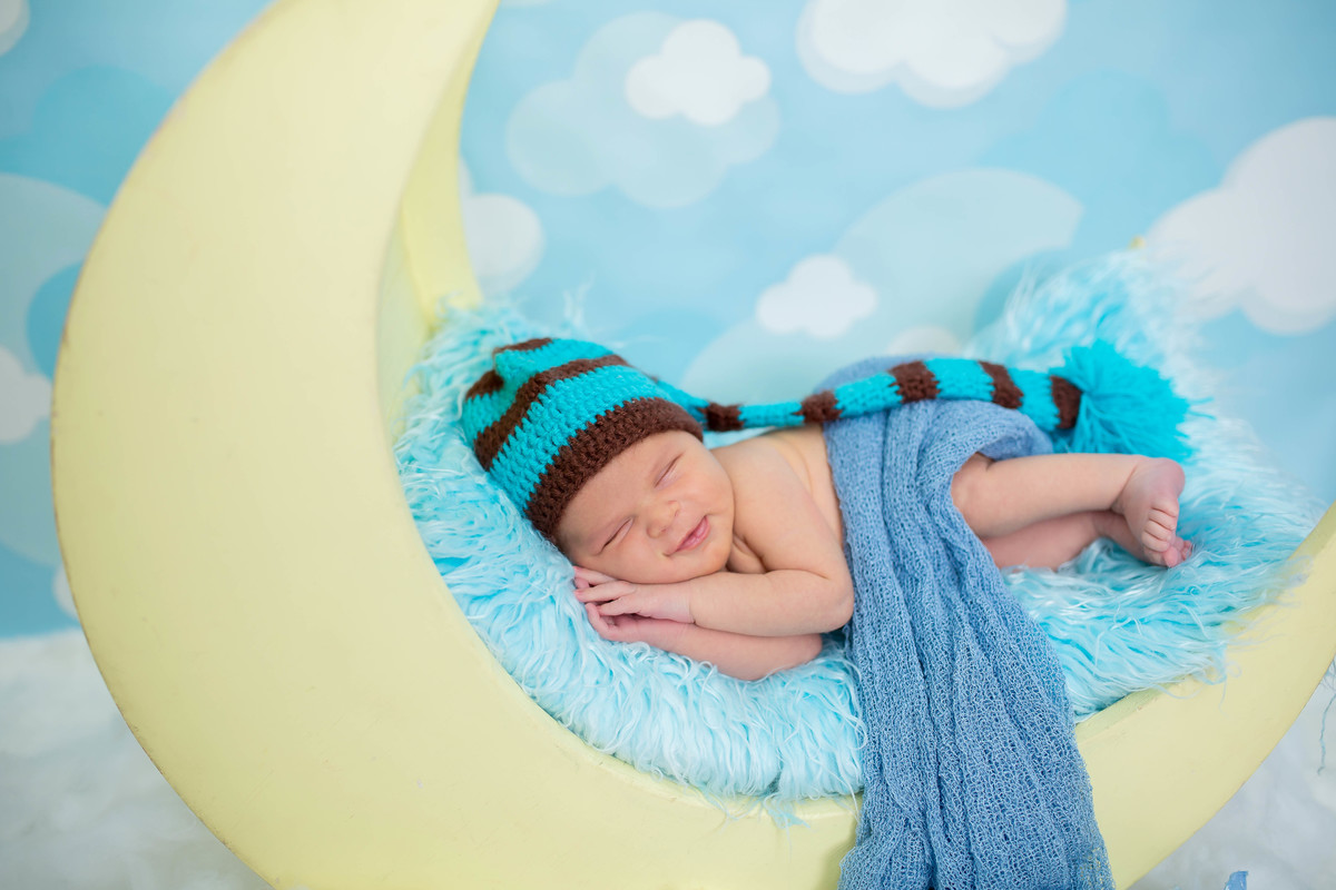 O ensaio newborn do Luiz Felipe  aconteceu quando ele estava com 9 dias! No ensaio tivemos a participação do Henrique, que foi promovido a irmão mais velho! Como eu amo ver os irmãos juntinhos é de derreter todo o coração ver tanto amor através das fotos