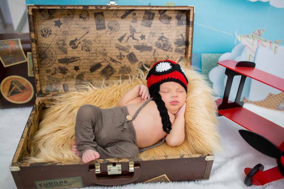 O ensaio newborn do Luiz Felipe  aconteceu quando ele estava com 9 dias! No ensaio tivemos a participação do Henrique, que foi promovido a irmão mais velho! Como eu amo ver os irmãos juntinhos é de derreter todo o coração ver tanto amor através das fotos