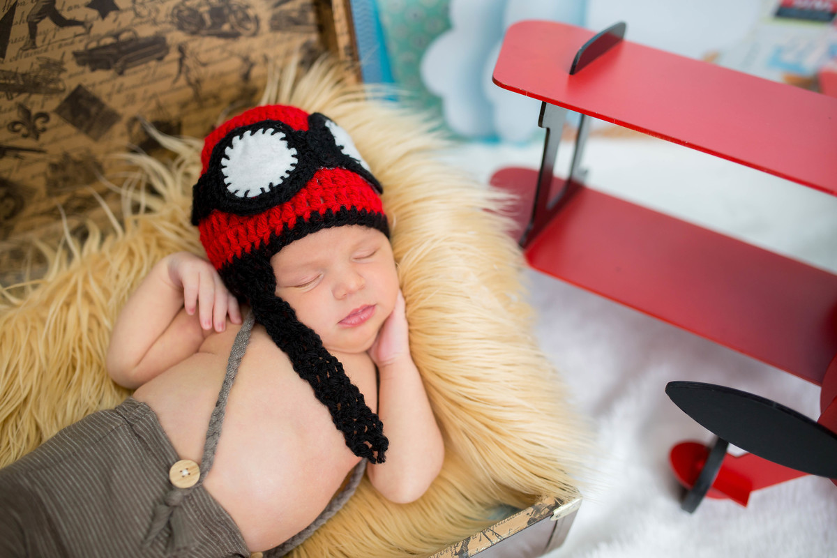 O ensaio newborn do Luiz Felipe  aconteceu quando ele estava com 9 dias! No ensaio tivemos a participação do Henrique, que foi promovido a irmão mais velho! Como eu amo ver os irmãos juntinhos é de derreter todo o coração ver tanto amor através das fotos