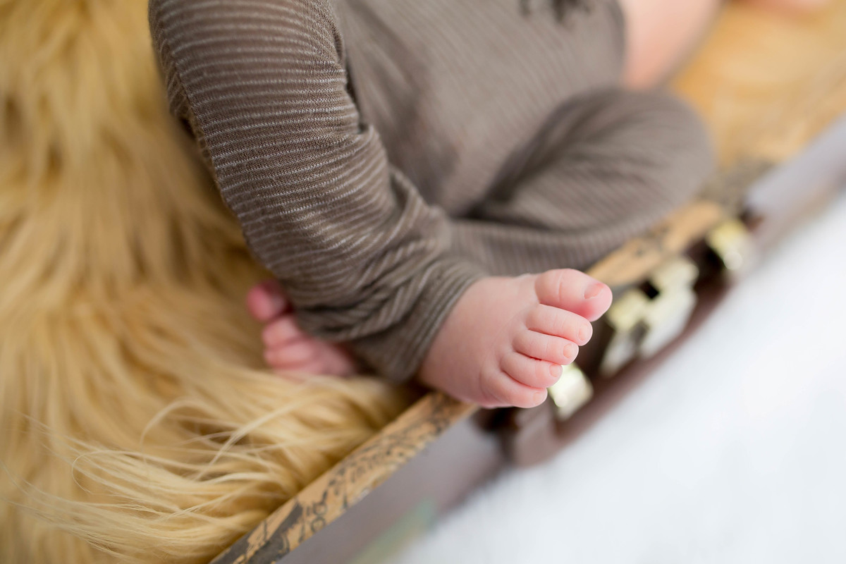 O ensaio newborn do Luiz Felipe  aconteceu quando ele estava com 9 dias! No ensaio tivemos a participação do Henrique, que foi promovido a irmão mais velho! Como eu amo ver os irmãos juntinhos é de derreter todo o coração ver tanto amor através das fotos