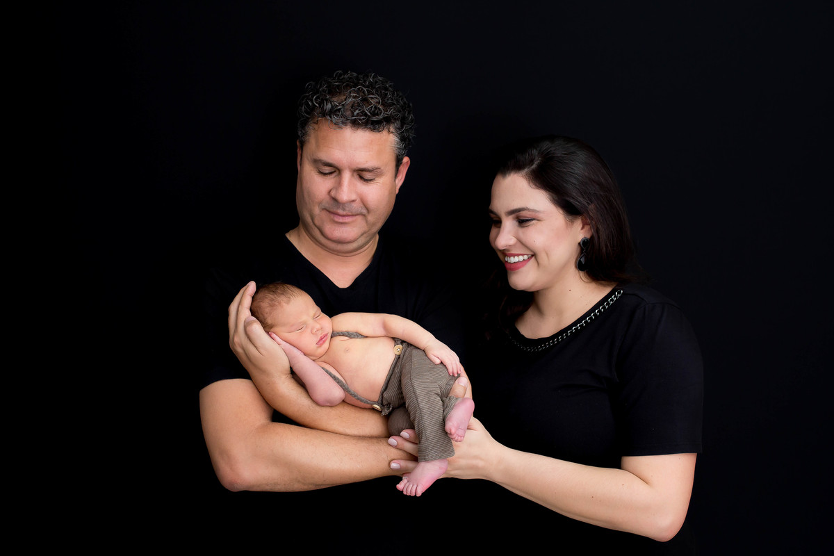 O ensaio newborn do Luiz Felipe  aconteceu quando ele estava com 9 dias! No ensaio tivemos a participação do Henrique, que foi promovido a irmão mais velho! Como eu amo ver os irmãos juntinhos é de derreter todo o coração ver tanto amor através das fotos