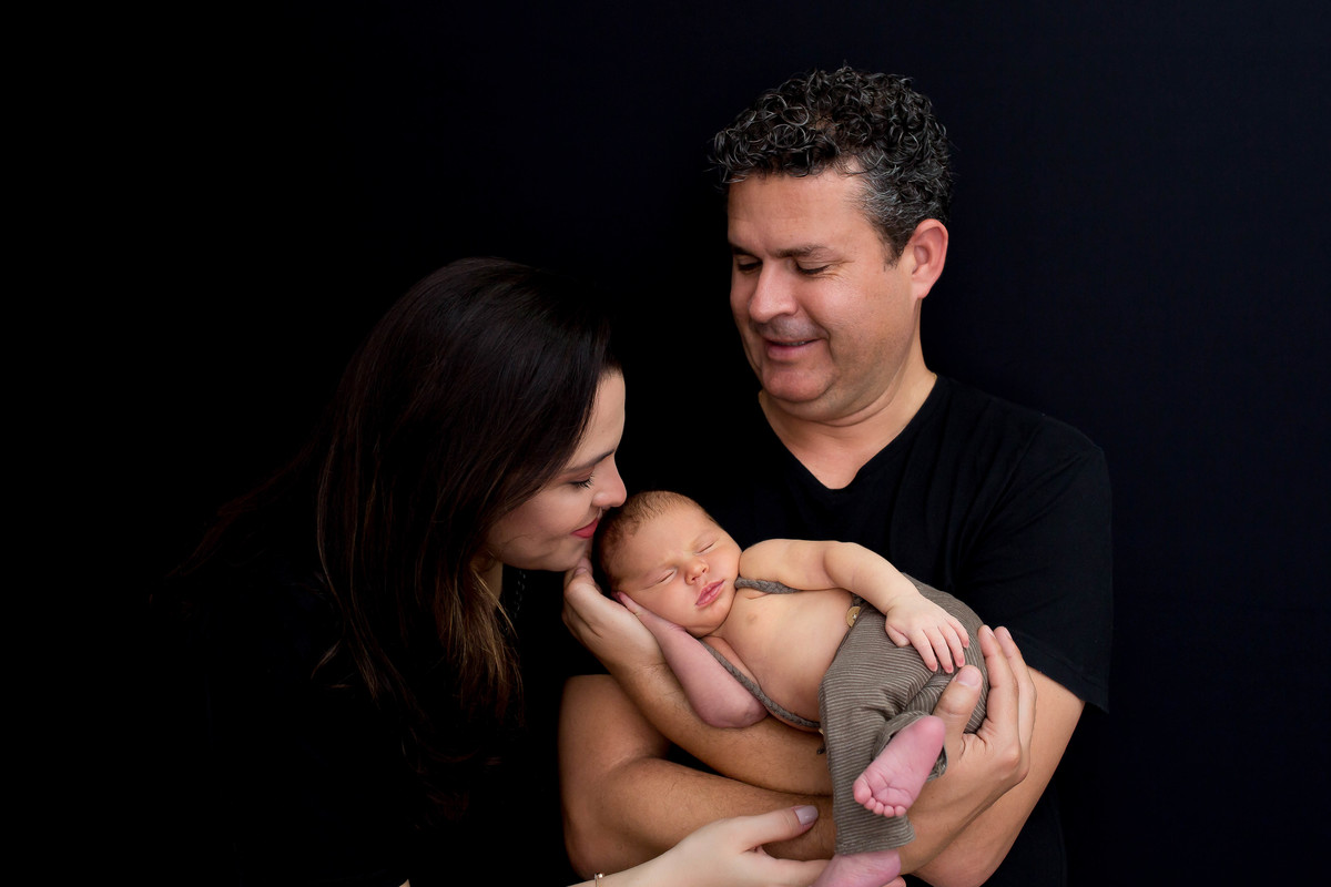 O ensaio newborn do Luiz Felipe  aconteceu quando ele estava com 9 dias! No ensaio tivemos a participação do Henrique, que foi promovido a irmão mais velho! Como eu amo ver os irmãos juntinhos é de derreter todo o coração ver tanto amor através das fotos