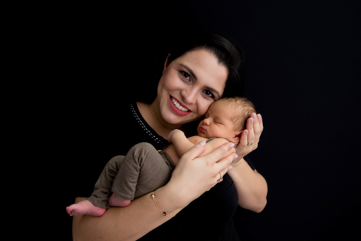 O ensaio newborn do Luiz Felipe  aconteceu quando ele estava com 9 dias! No ensaio tivemos a participação do Henrique, que foi promovido a irmão mais velho! Como eu amo ver os irmãos juntinhos é de derreter todo o coração ver tanto amor através das fotos