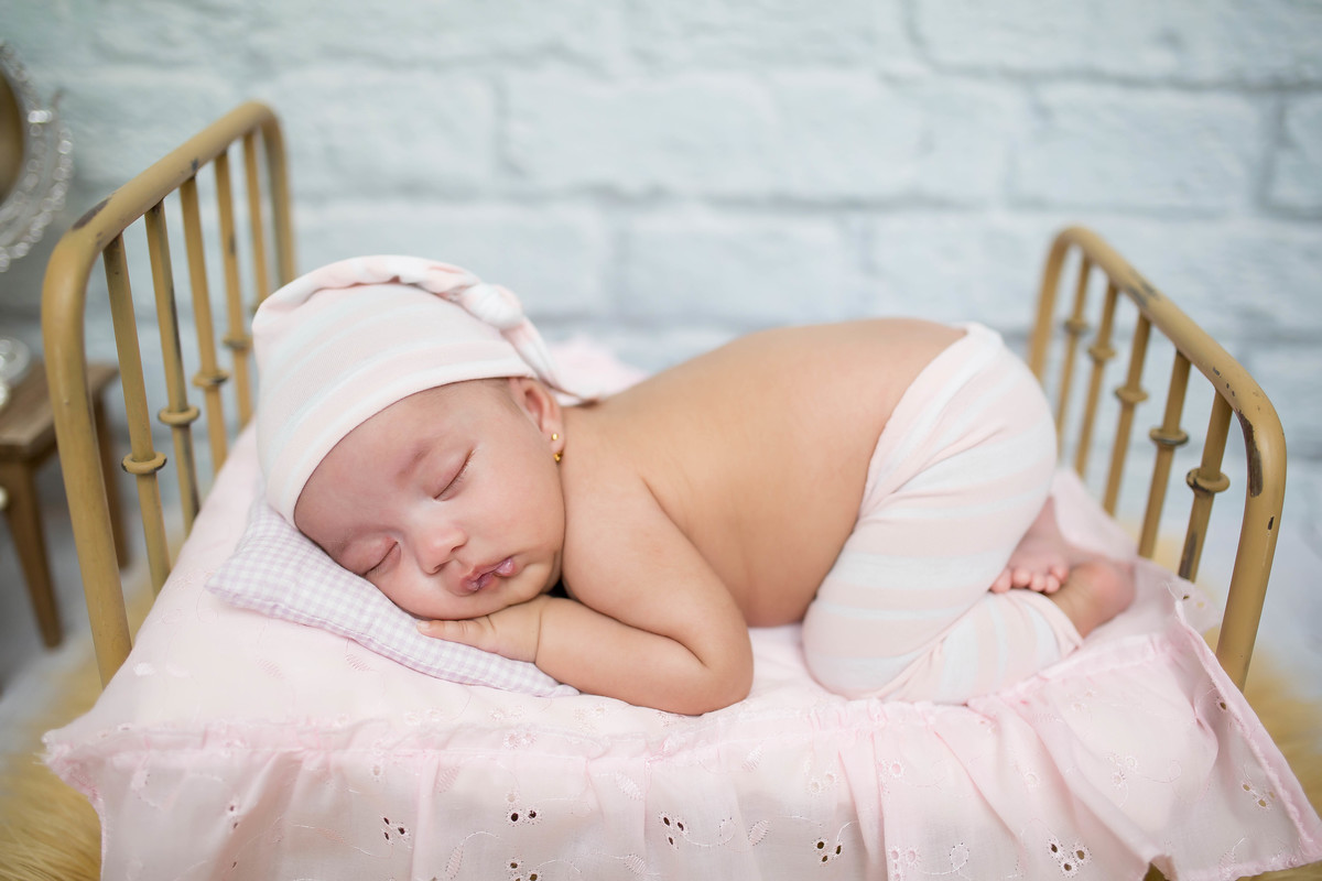 Obaaa olha só que princesinha liiiiinda começou seu acompanhamento conosco!!! Sarah é uma neném muito esperta, com apenas 1 Mês e já distribui sorrisos... Aii que encanto de sessão!!! 