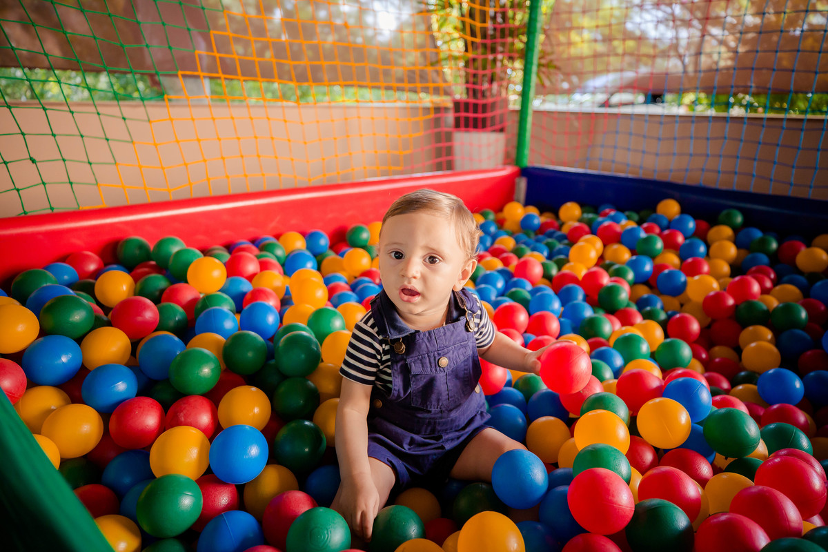 Noah completou um aninho e fizemos um Smash the Fruit, uma bagunça bem gostosa e saudável !!

O Noah e é um bebê muito fofo, ele amou a as frutinhas, 

Foi muito bom registrar algumas fases desse pequeno no seu primeiro ano de vida!!