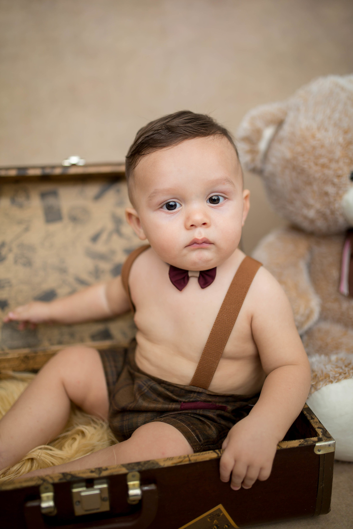 Imaginem um bebê apaixonante… ♥ Trago um pouquinho do Théo em seus 9 meses. Distribuindo sorrisos, charme e até fazendo fazendo gracinha, posso com isso? Impossível não se encantar com esse mocinho lindo
Como é bom acompanhar o crescimento não só do Théo 