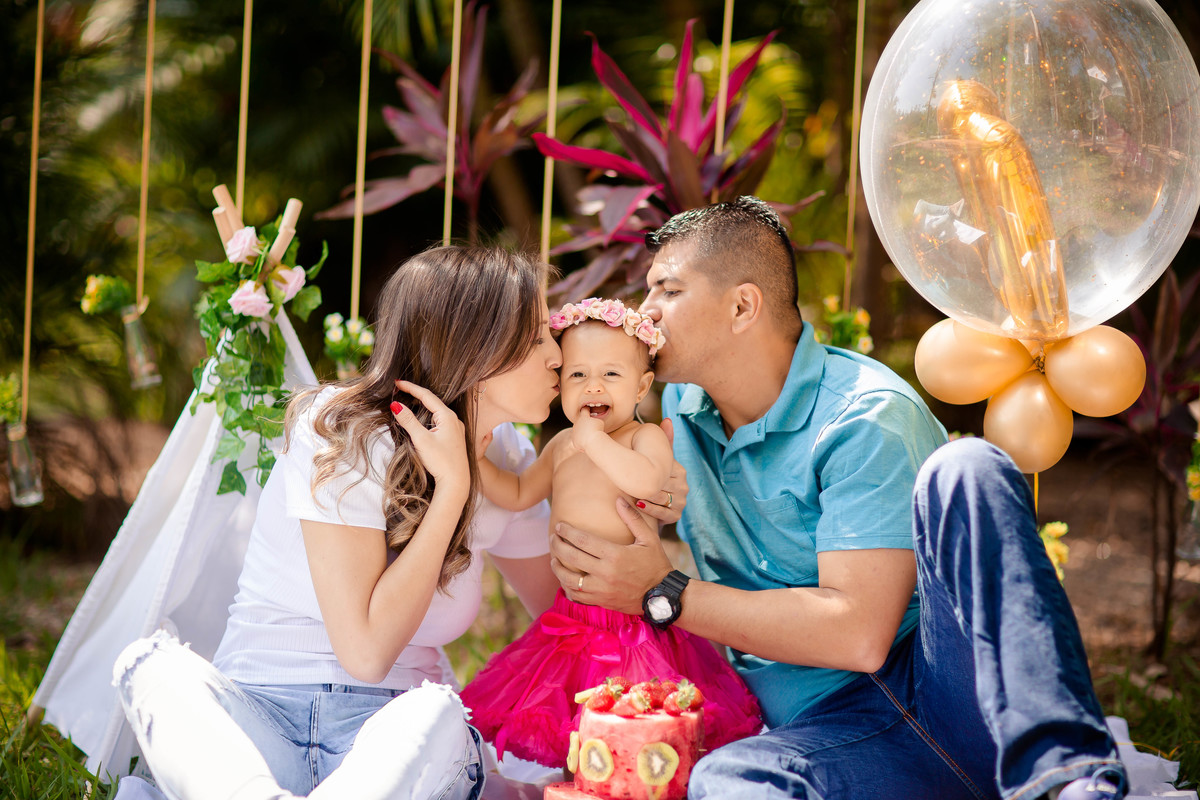 Chegou a vez do Smash the Fruit da pequena Diana!

Com um bolo de frutas preparado pelo papai, e muita fofura e diversão, assim foi a comemoração do primeiro aninho da pequena! ❤

Obrigada mamãe e papai por mais uma vez ter confiado em nosso trabalho!!