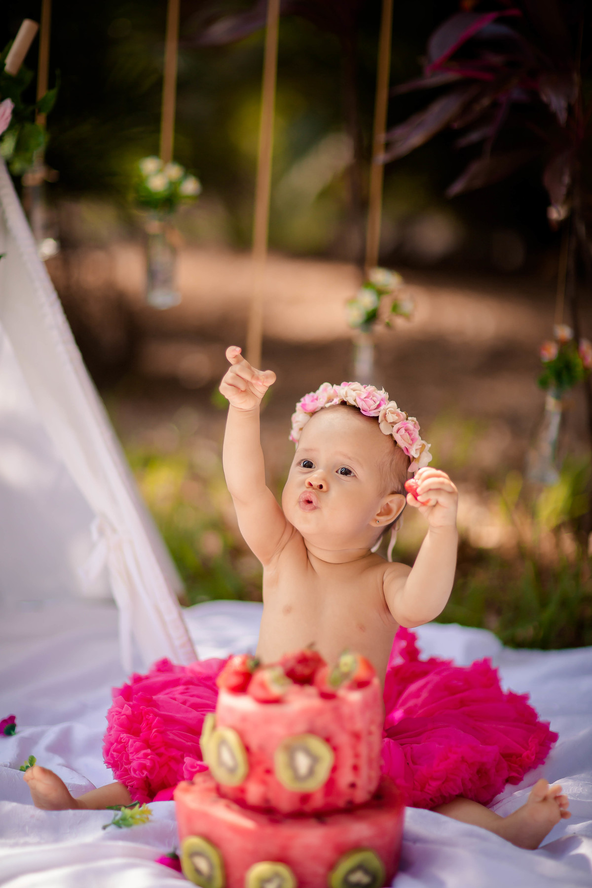Chegou a vez do Smash the Fruit da pequena Diana!

Com um bolo de frutas preparado pelo papai, e muita fofura e diversão, assim foi a comemoração do primeiro aninho da pequena! ❤

Obrigada mamãe e papai por mais uma vez ter confiado em nosso trabalho!!