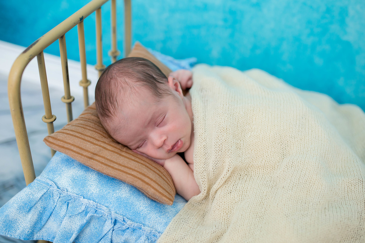 O Gael chegou para completar a família…

Pudemos acompanhar de perto a ansiedade para a chegada desse pequeno milagre, e no dia da Sessão Newborn, estava estampada a felicidade no rosto de toda a família.

O Gael Davi é um bebê muito tranquilo