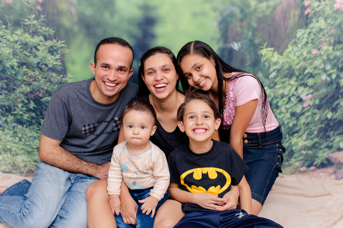 Pense no ensaio divertido!!!

Assim foi a sessão de Smash the Cake do Emanuel para comemorar o seu primeiro aninho!! O tema escolhido foi mundo bita, Emanuel é um fofo e tem um sorriso encantador....agora pense na hora de esmagar o bolo a bagunça que foi 
