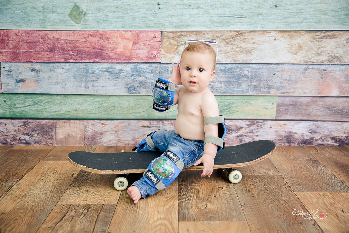 Skatista Miguel se divertindo