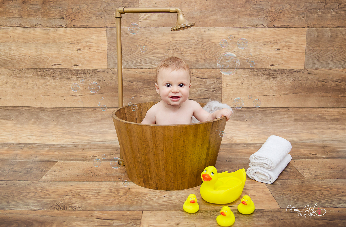 É hora do banho do Miguel