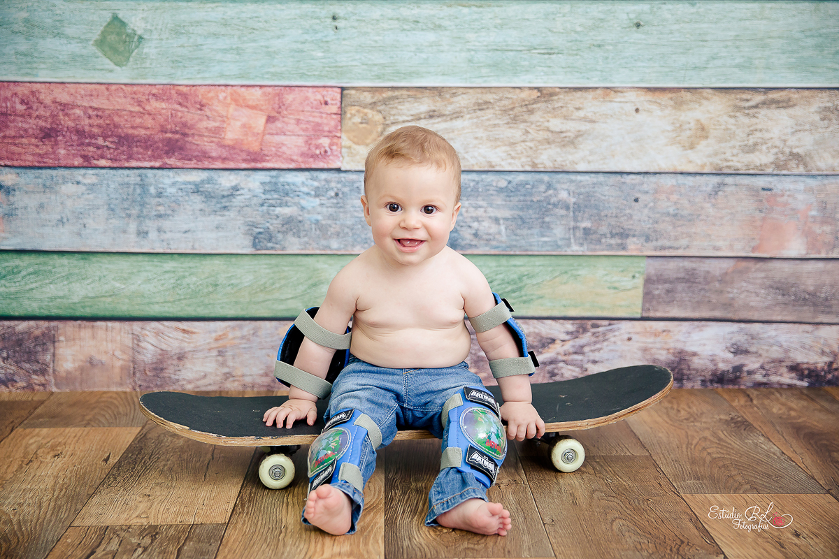 Skatista Miguel se divertindo