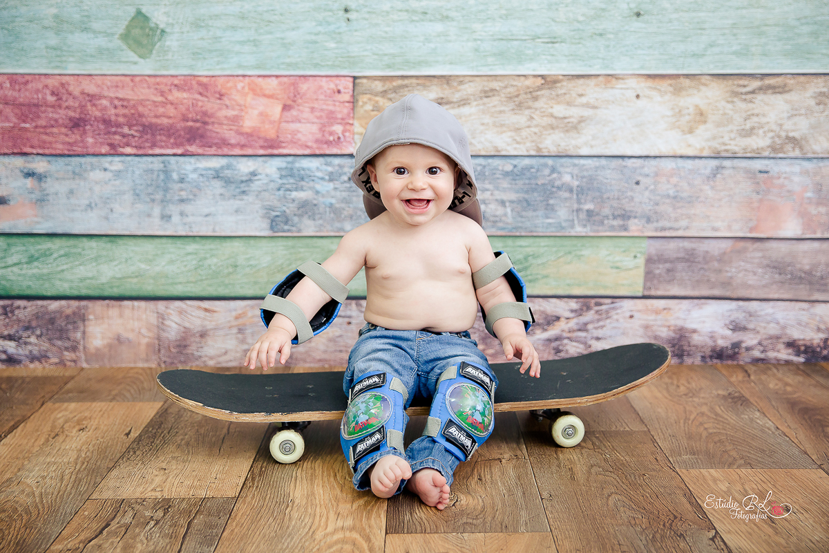 Skatista Miguel se divertindo