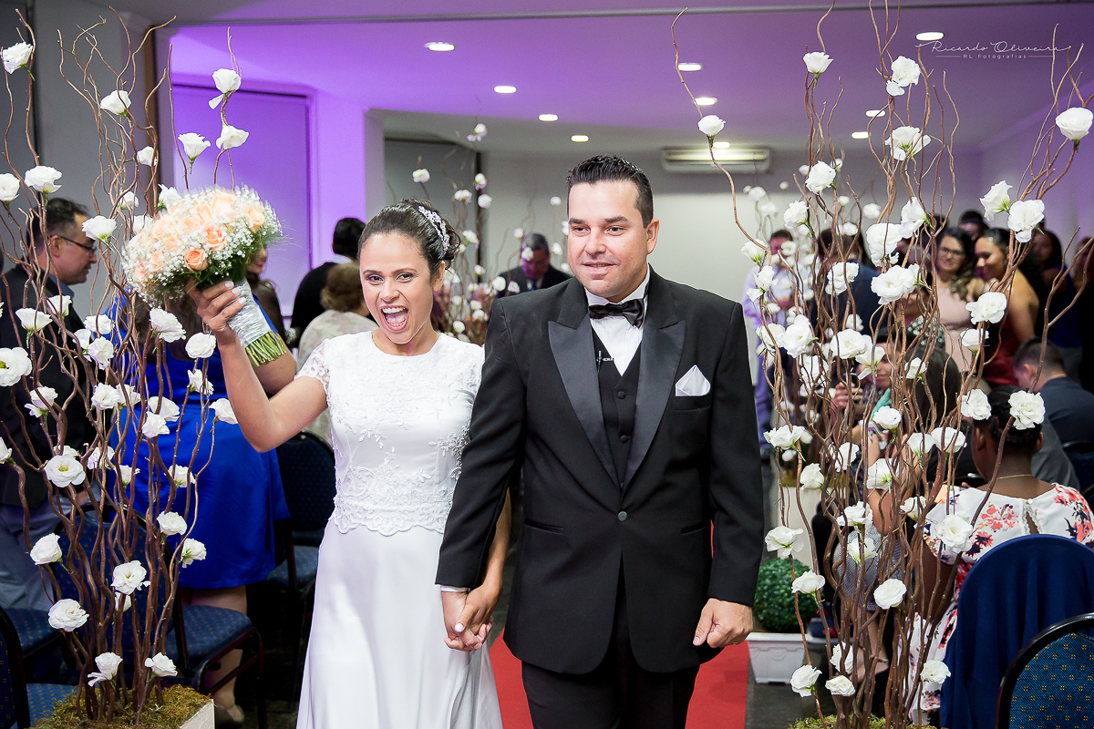 saída dos noivos da cerimonia