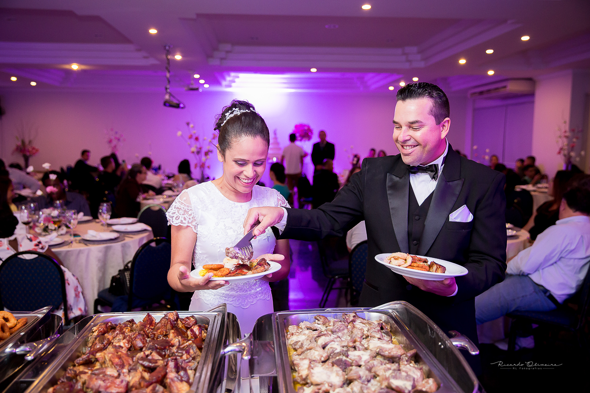 Noivos abrindo o jantar