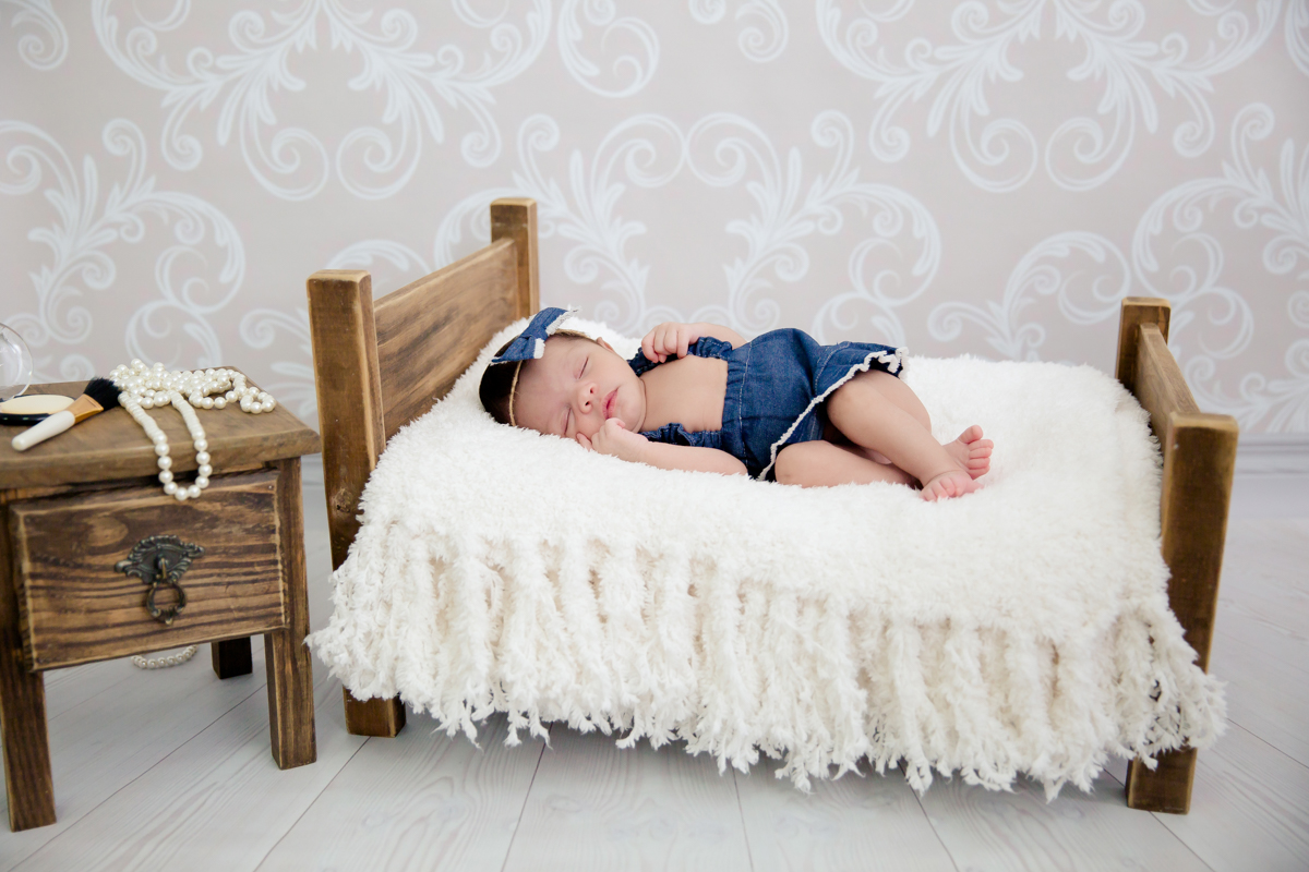 Ana 12 dias, sendo fotografada na caminha do estúdio