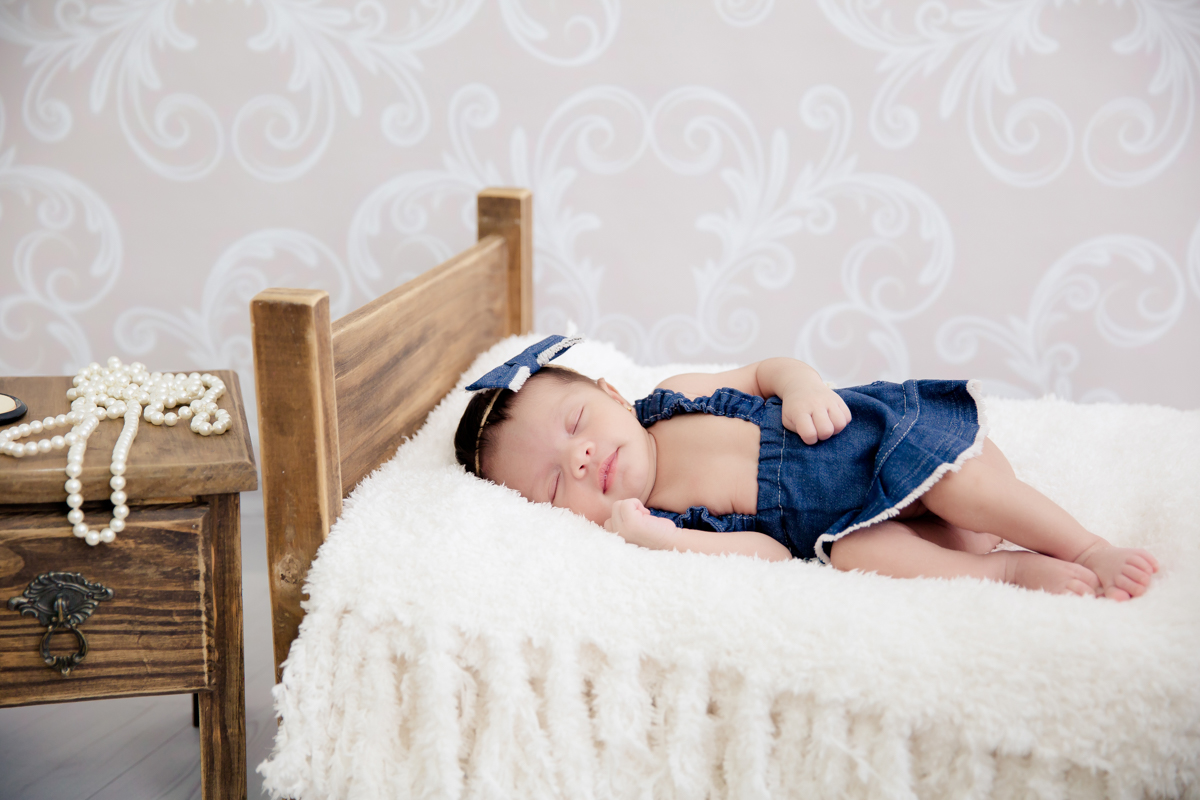 Ana 12 dias, sendo fotografada na caminha do estúdio