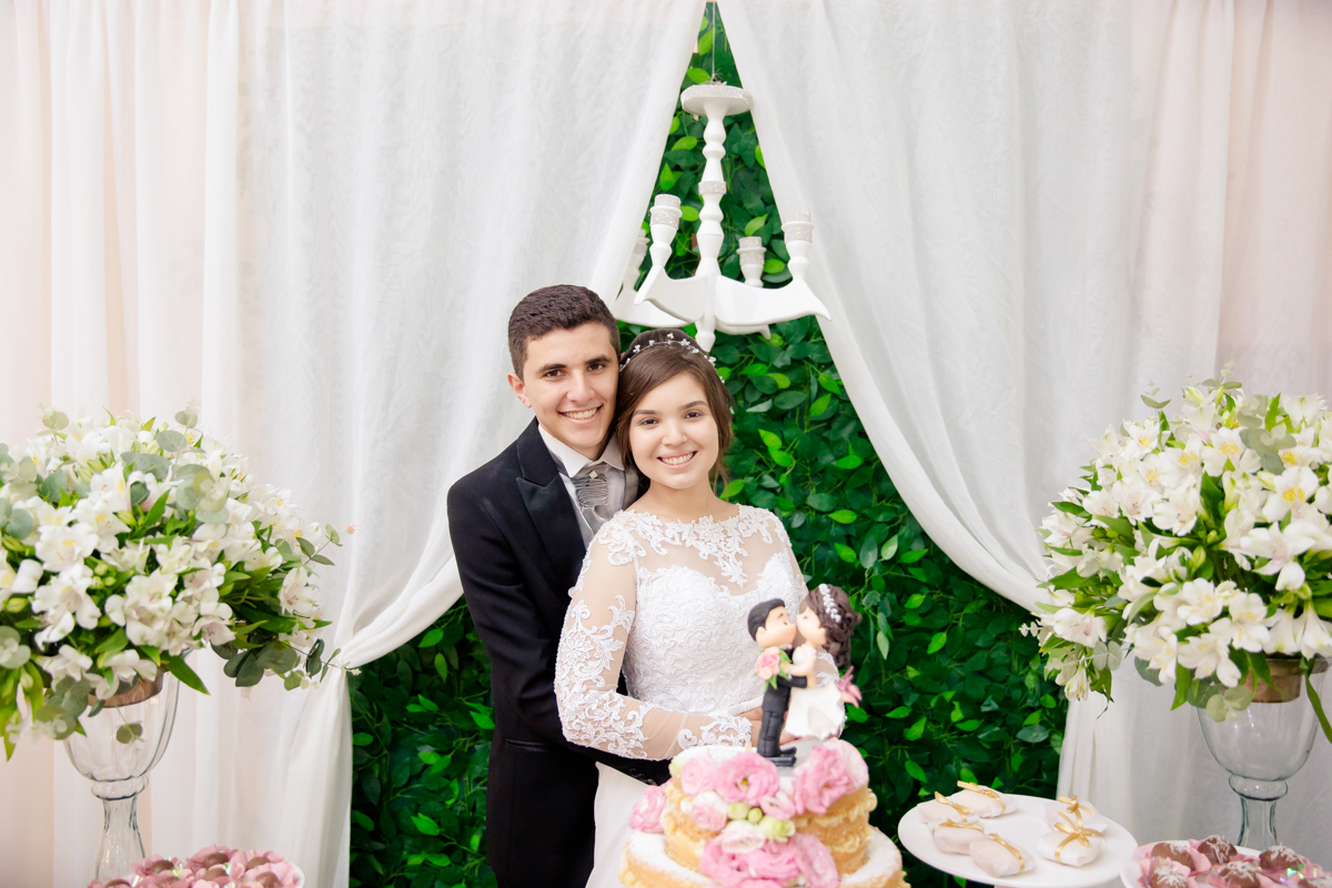 Sessão de fotos na mesa do bolo